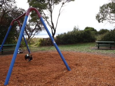 Bayview Park Swings and Picnic Table